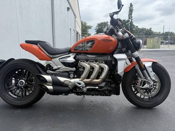 2023 Harley-Davidson, stříbrná, dovoz USA — foto 2 z 12