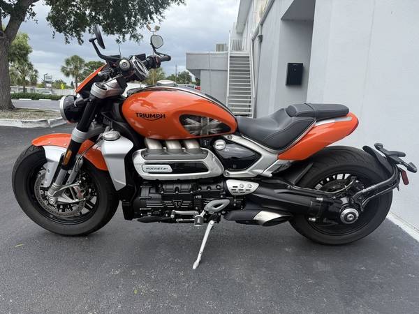 2023 Harley-Davidson, stříbrná, dovoz USA — foto 3 z 12