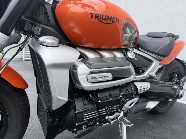 2023 Harley-Davidson, stříbrná, dovoz USA — foto 9 z 12