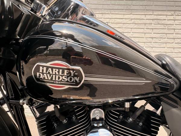 2012 Harley-Davidson, dovoz USA — foto 9 z 12