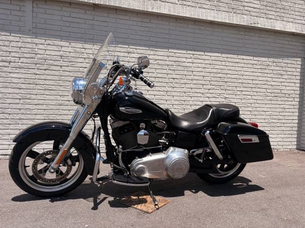 2015 Harley-Davidson, dovoz USA — foto 2 z 12