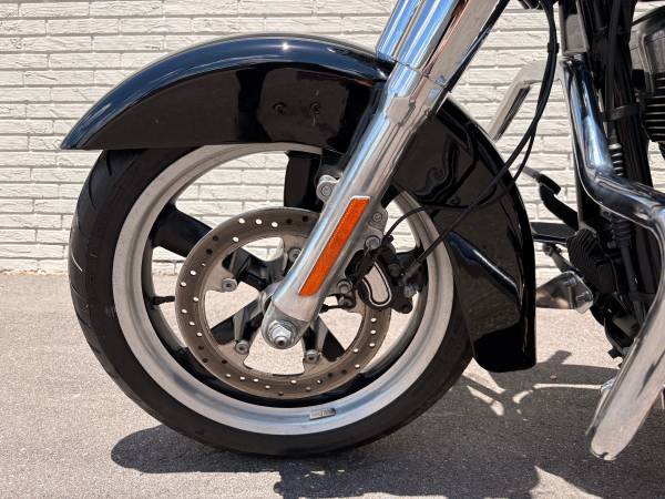 2015 Harley-Davidson, dovoz USA — foto 8 z 12
