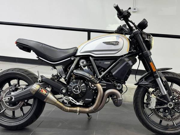 2021 Ducati, dovoz USA — foto 2 z 12