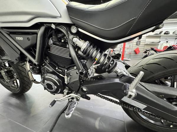 2021 Ducati, dovoz USA — foto 8 z 12