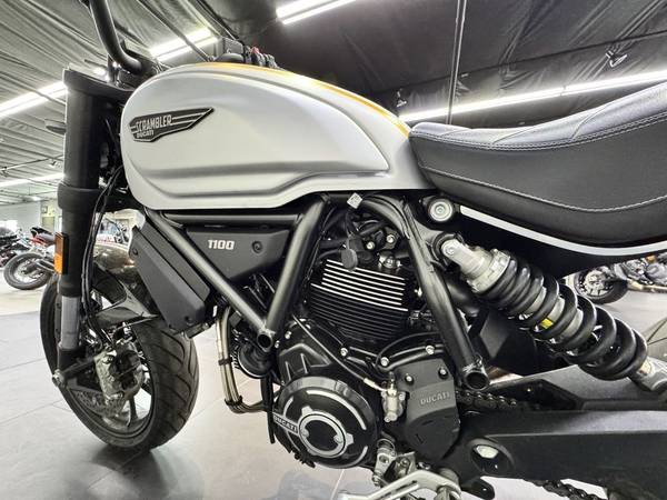2021 Ducati, dovoz USA — foto 9 z 12