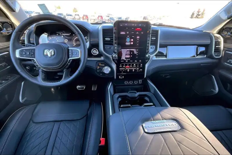 2026 RAM 1500 Tungsten, Granite Crystal Metallic, 0 km, dovoz Kanada — foto 5 z 12