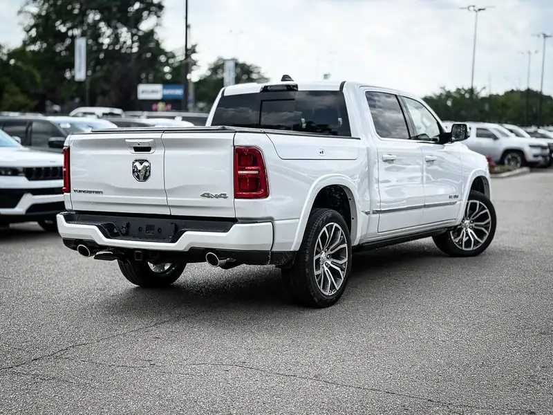 2026 RAM 1500 Tungsten | MULTI-FUNCTION TAILGATE | BED UTILITY G, bílá, 10 km, dovoz Kanada — foto 2 z 9