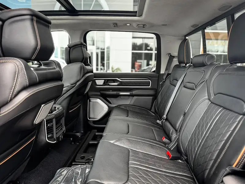 2026 RAM 1500 Tungsten | MULTI-FUNCTION TAILGATE | BED UTILITY G, bílá, 10 km, dovoz Kanada — foto 5 z 9