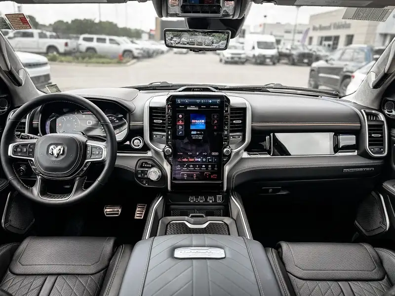 2026 RAM 1500 Tungsten | MULTI-FUNCTION TAILGATE | BED UTILITY G, bílá, 10 km, dovoz Kanada — foto 6 z 9