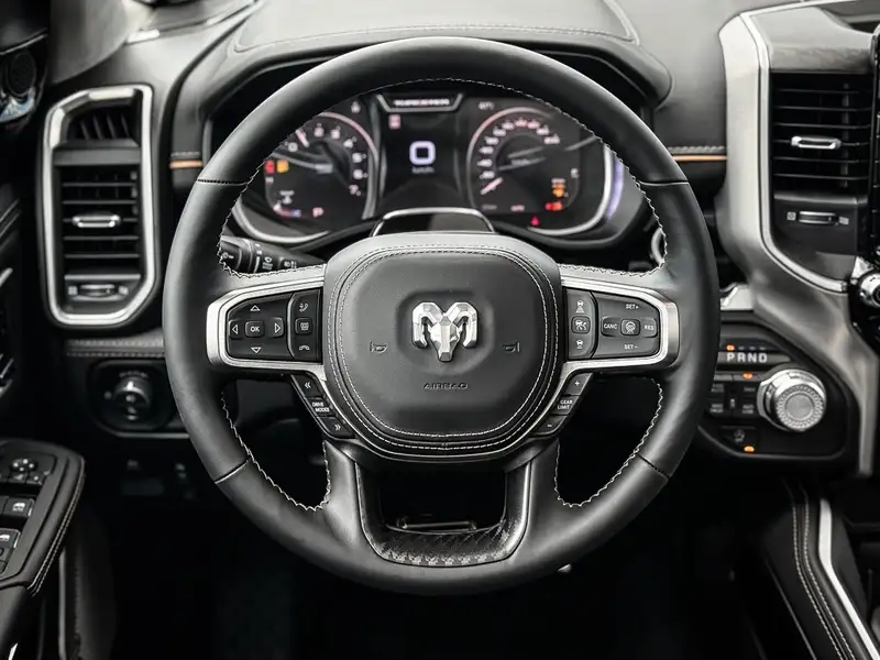 2026 RAM 1500 Tungsten | MULTI-FUNCTION TAILGATE | BED UTILITY G, bílá, 10 km, dovoz Kanada — foto 7 z 9