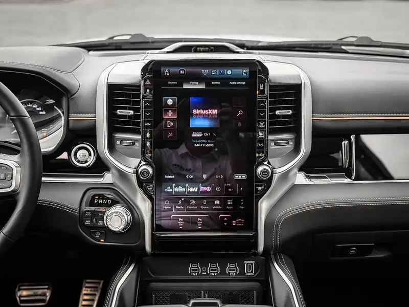 2026 RAM 1500 Tungsten | MULTI-FUNCTION TAILGATE | BED UTILITY G, bílá, 10 km, dovoz Kanada — foto 8 z 9