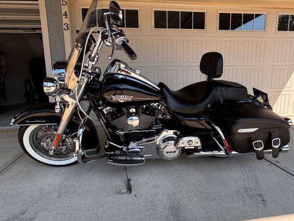2011 Harley-Davidson, dovoz USA — foto 2 z 7