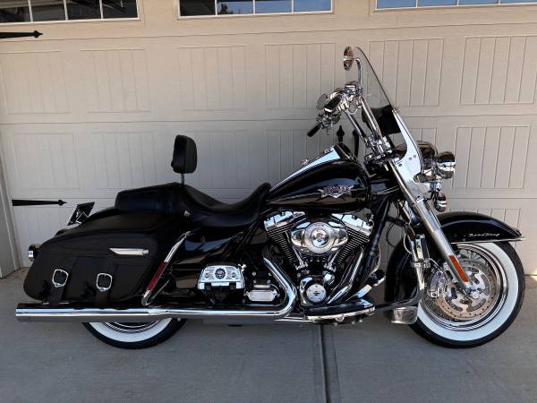 2011 Harley-Davidson, dovoz USA — foto 3 z 7