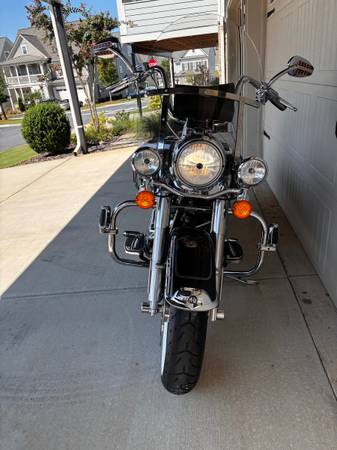2011 Harley-Davidson, dovoz USA — foto 7 z 7