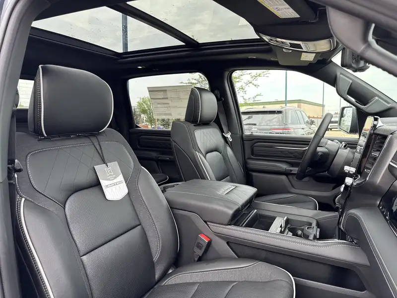 2026 RAM 1500 Limited | Night Edition | Multi-Function Tailgate, modrá, 31 km, dovoz Kanada — foto 12 z 12