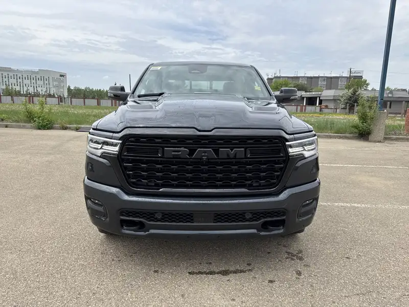 2026 RAM 1500 Limited | Night Edition | Multi-Function Tailgate, modrá, 31 km, dovoz Kanada — foto 2 z 12