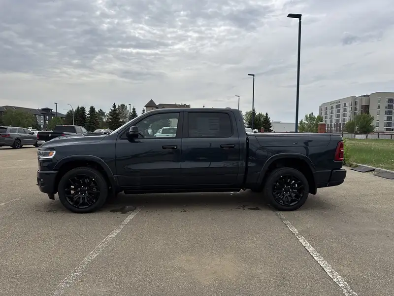 2026 RAM 1500 Limited | Night Edition | Multi-Function Tailgate, modrá, 31 km, dovoz Kanada — foto 4 z 12