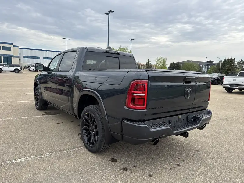 2026 RAM 1500 Limited | Night Edition | Multi-Function Tailgate, modrá, 31 km, dovoz Kanada — foto 5 z 12