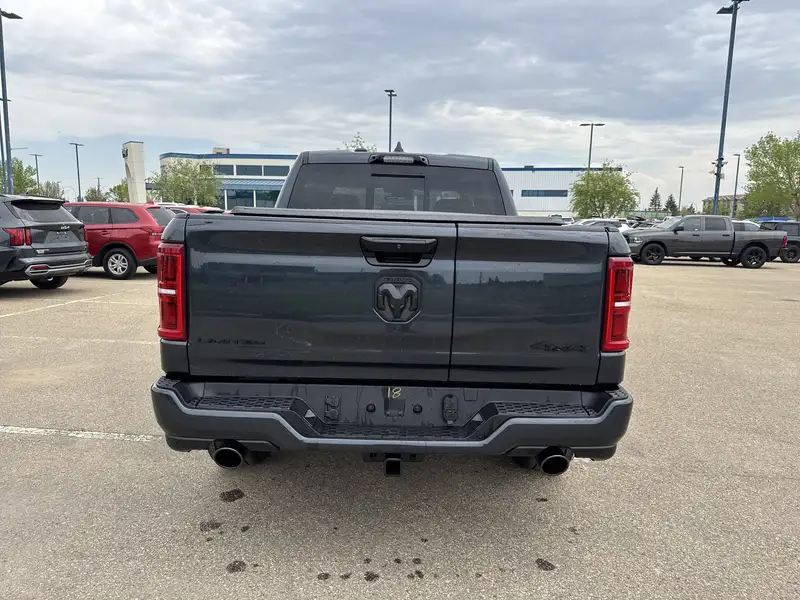 2026 RAM 1500 Limited | Night Edition | Multi-Function Tailgate, modrá, 31 km, dovoz Kanada — foto 6 z 12