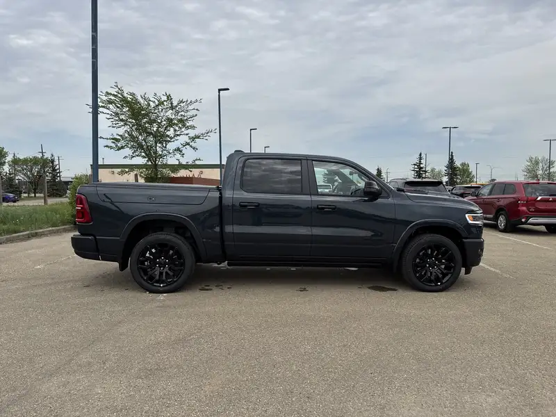 2026 RAM 1500 Limited | Night Edition | Multi-Function Tailgate, modrá, 31 km, dovoz Kanada — foto 8 z 12