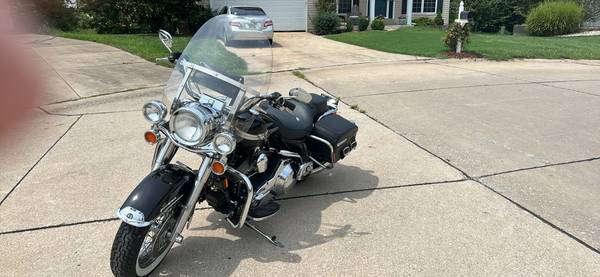2003 Harley-Davidson, dovoz USA — foto 5 z 9