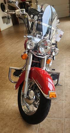 2010 Harley-Davidson, červená, dovoz USA — foto 4 z 6