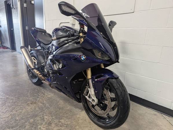 2022 BMW, černá, dovoz USA — foto 2 z 12