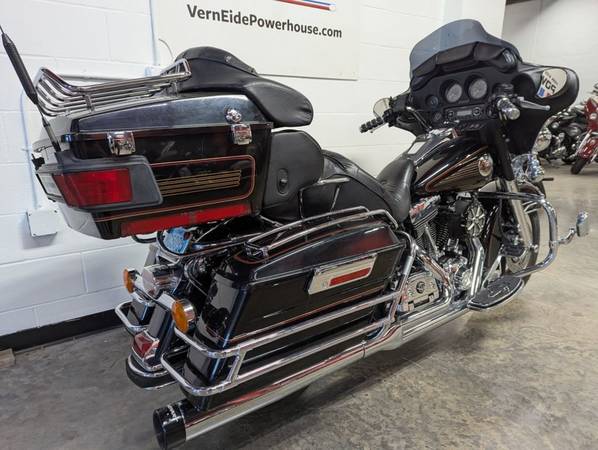2002 Harley-Davidson, dovoz USA — foto 11 z 12