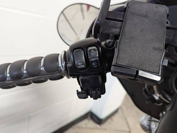 2002 Harley-Davidson, dovoz USA — foto 5 z 12