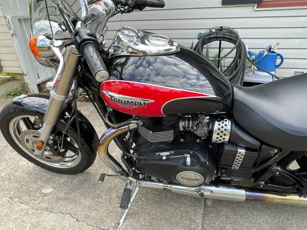 2008 Triumph, dovoz USA — foto 4 z 6