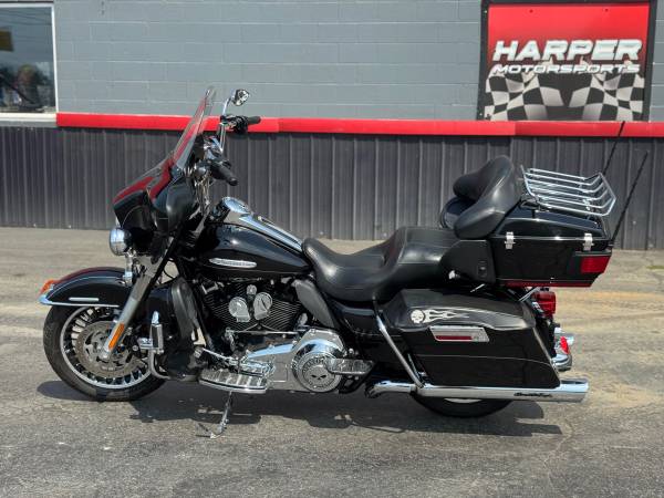 2011 Harley-Davidson, dovoz USA — foto 11 z 12