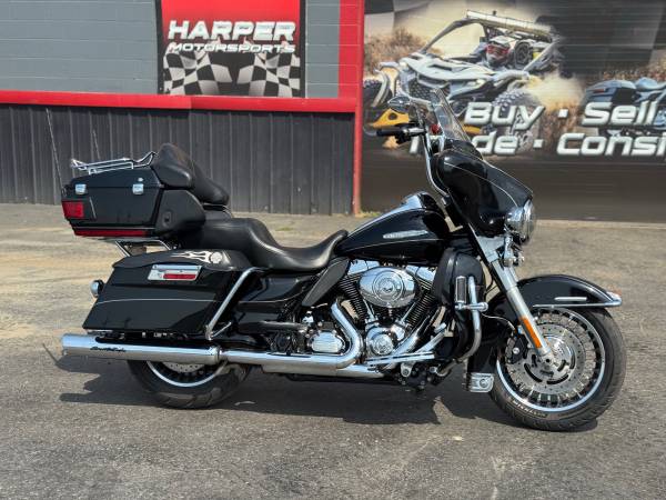 2011 Harley-Davidson, dovoz USA — foto 2 z 12