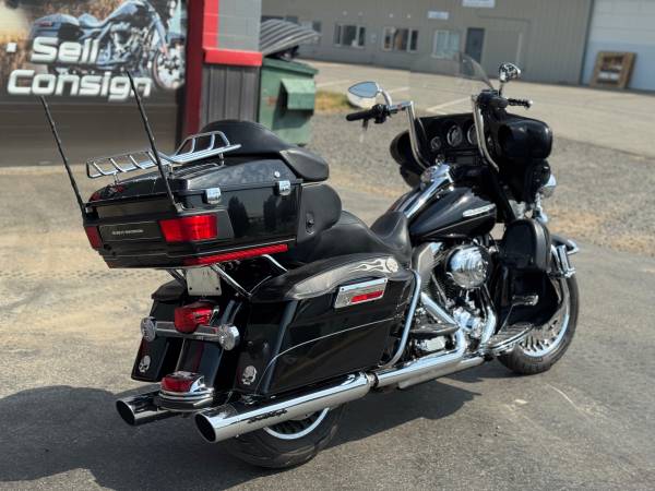 2011 Harley-Davidson, dovoz USA — foto 4 z 12
