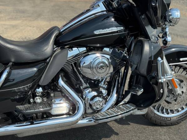 2011 Harley-Davidson, dovoz USA — foto 6 z 12