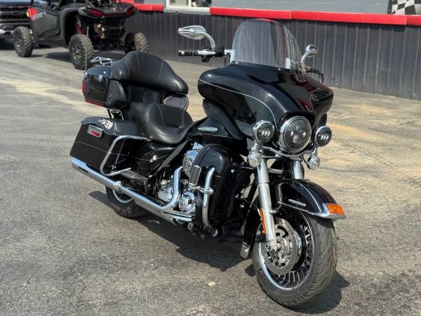 2011 Harley-Davidson, dovoz USA — foto 8 z 12