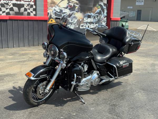 2011 Harley-Davidson, dovoz USA — foto 9 z 12