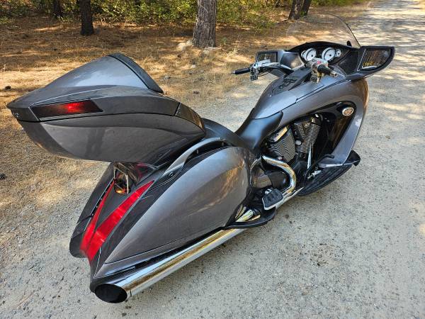 2008 Victory, dovoz USA — foto 2 z 12