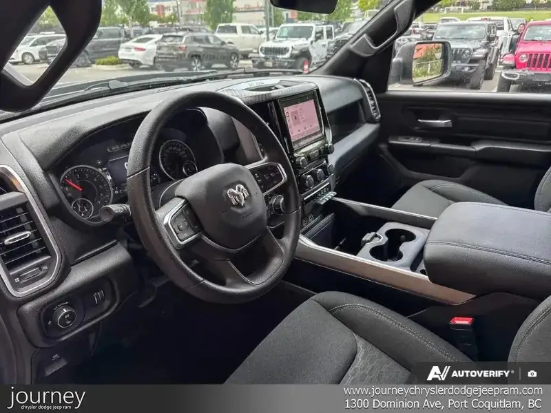 2026 RAM 1500 Express, bílá, 46 km, dovoz Kanada — foto 12 z 12