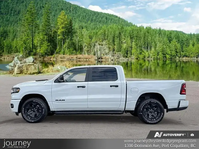 2026 RAM 1500 Express, bílá, 46 km, dovoz Kanada — foto 3 z 12