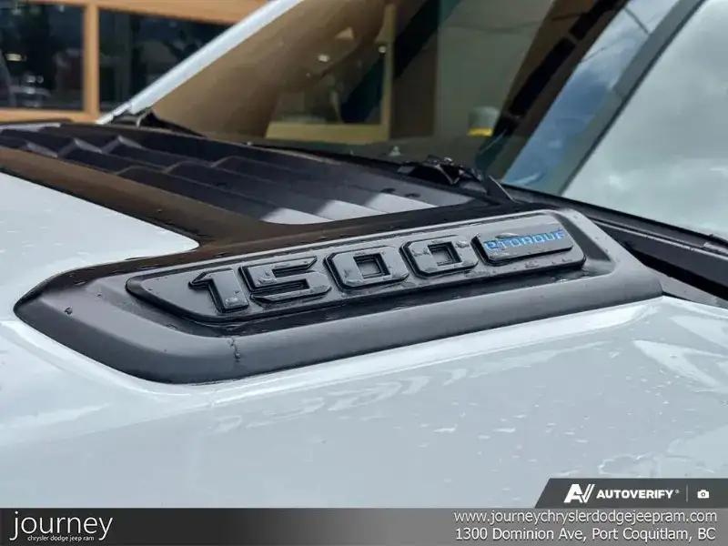 2026 RAM 1500 Express, bílá, 46 km, dovoz Kanada — foto 8 z 12