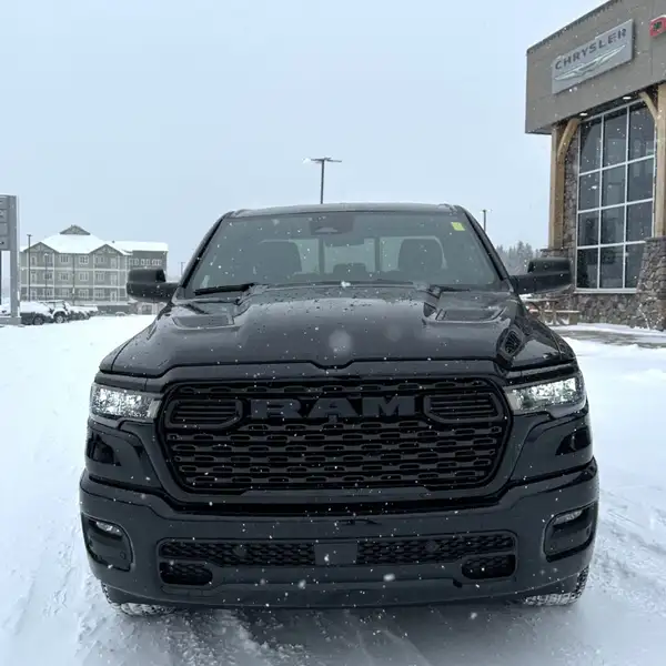 2026 RAM 1500 EXPRESS, černá, 26 km, dovoz Kanada — foto 2 z 12