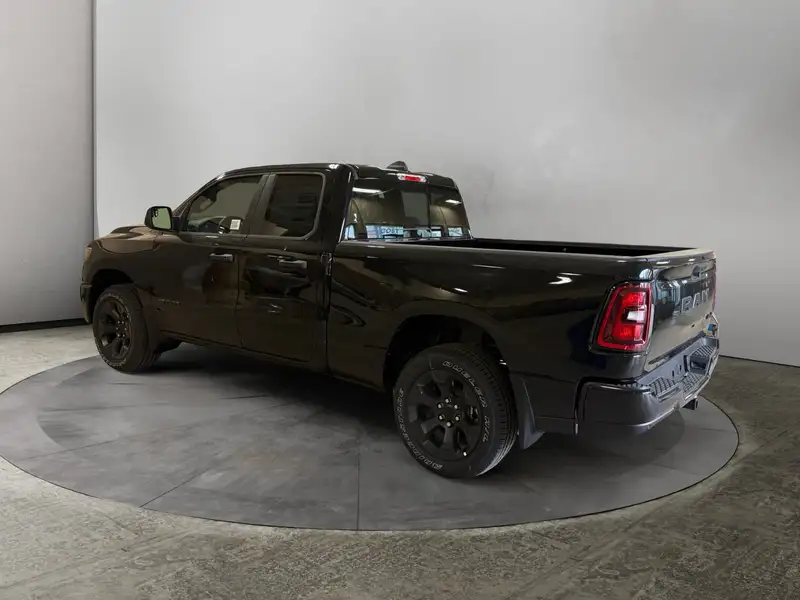 2026 RAM 1500 Express, černá, dovoz Kanada — foto 3 z 12