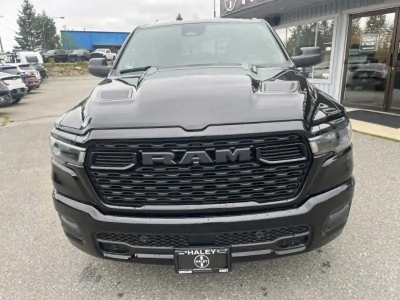 2026 RAM 1500 EXPRESS, černá, 20 km, dovoz Kanada — foto 9 z 12