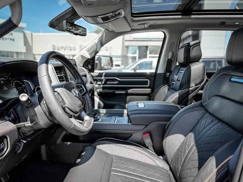2026 RAM 1500 Tungsten | MULTI-FUNCTION TAILGATE | BED UTILITY G, šedá, 40 km, dovoz Kanada — foto 4 z 9