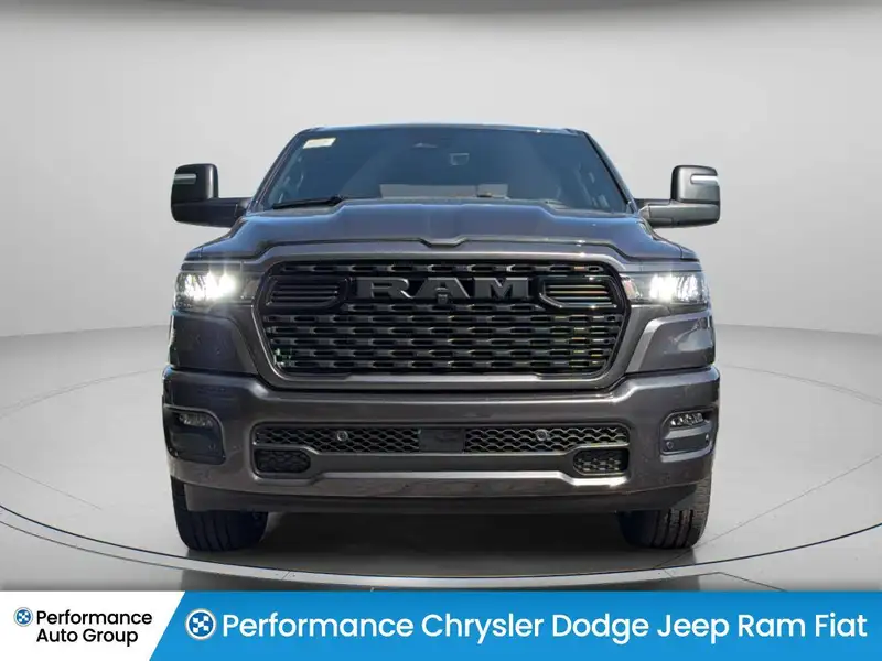 2027 RAM 1500 Express, Granite Crystal Metallic, dovoz Kanada — foto 2 z 12