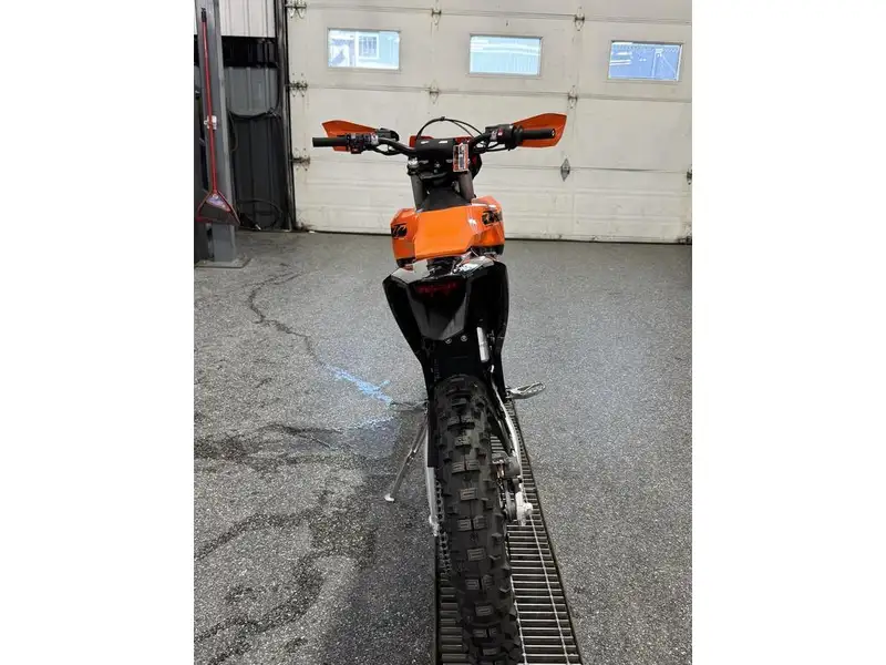 2027 KTM Unspecified, oranžová, dovoz Kanada — foto 3 z 11
