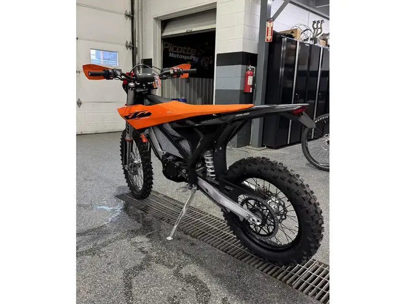 2027 KTM Unspecified, oranžová, dovoz Kanada — foto 4 z 11