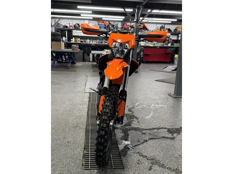 2027 KTM Unspecified, oranžová, dovoz Kanada — foto 7 z 11