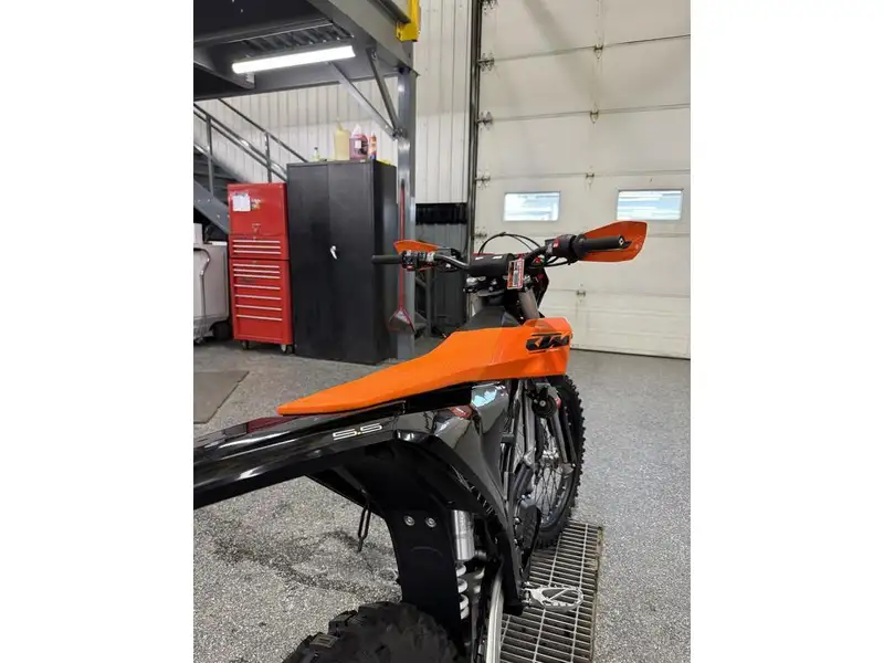 2027 KTM Unspecified, oranžová, dovoz Kanada — foto 9 z 11