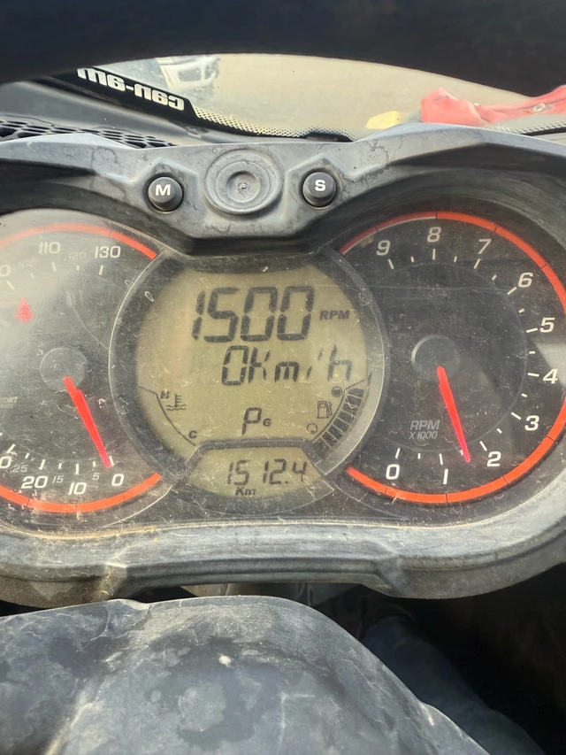 2017 Can-Am, červená, dovoz Kanada — foto 3 z 3
